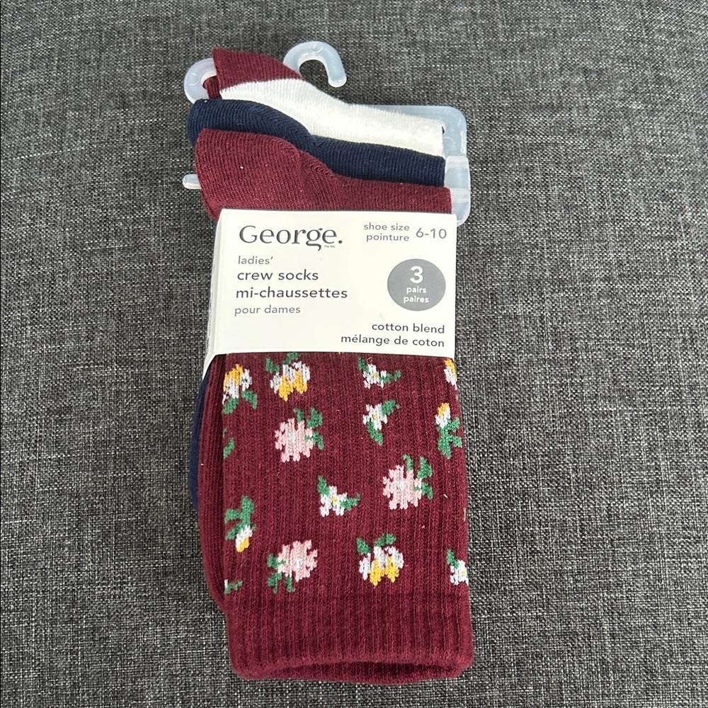 NEW 🆕 3 pairs Ladies' Floral Crew Socks